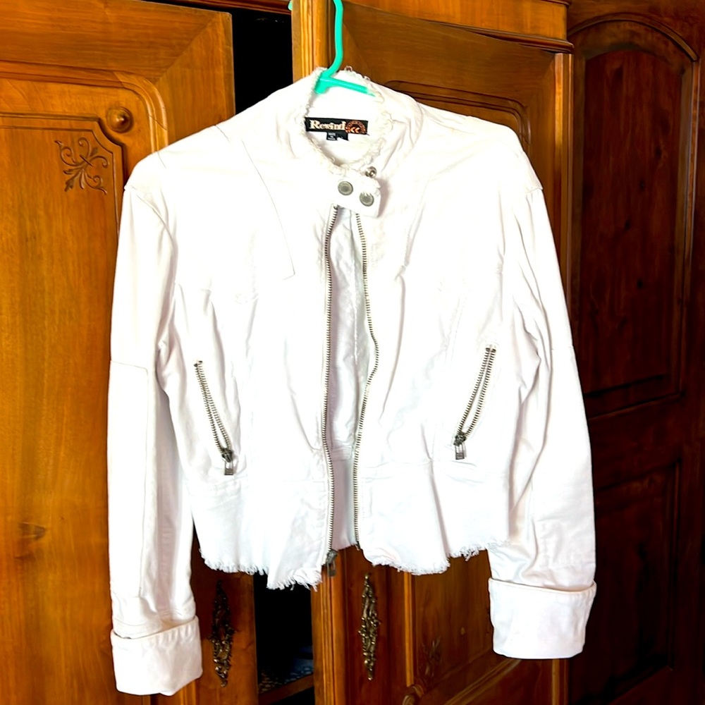 Womens/juniors super cute jacket!